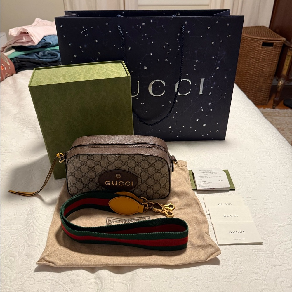 2022 Gucci Neo Vintage GG Supreme Messenger Bag with original box & dust bag